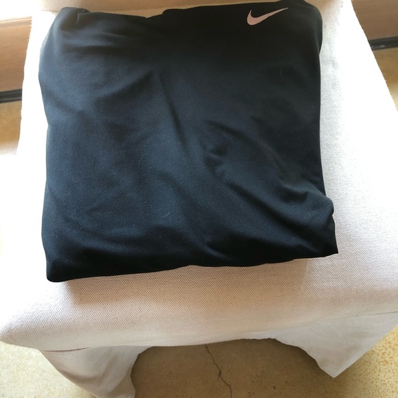 A Nike pull over with hood zippers and thumb holes - Picture 4 of 6